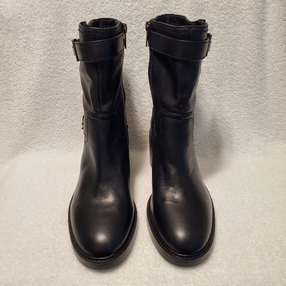VINCE CAMUTO Vergila Bootie - Picture 4 of 10